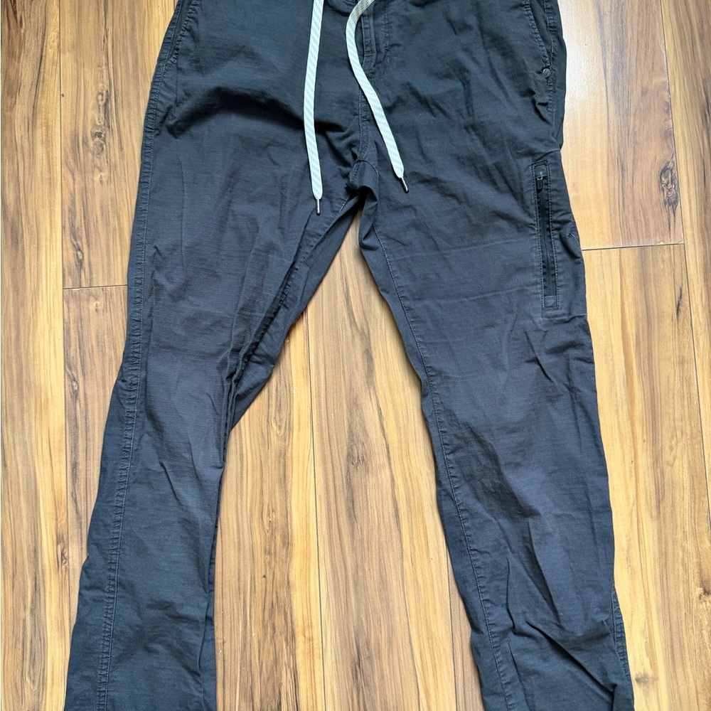Vuori  women’s  gray Ripstop Pant